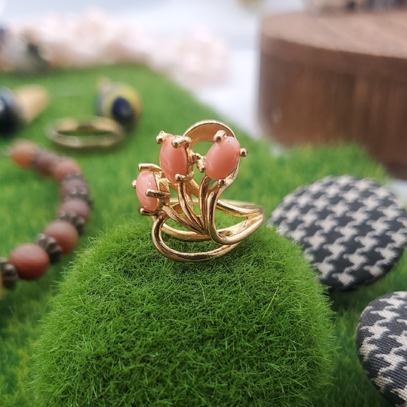 Stampd Jewelry - Elegant‎ Gold Filled and Coral Ring Size 7 R816 Luxury High End Vintage